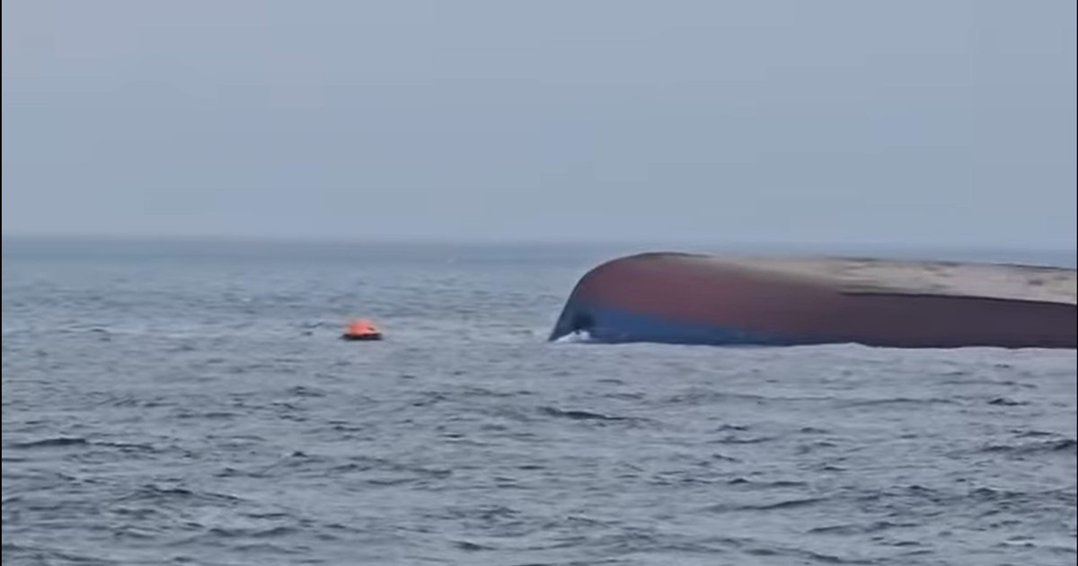 Operațiuni de căutare în Marea Neagră pentru trei marinari dispăruți după atacul cu drone asupra navei KHORYV