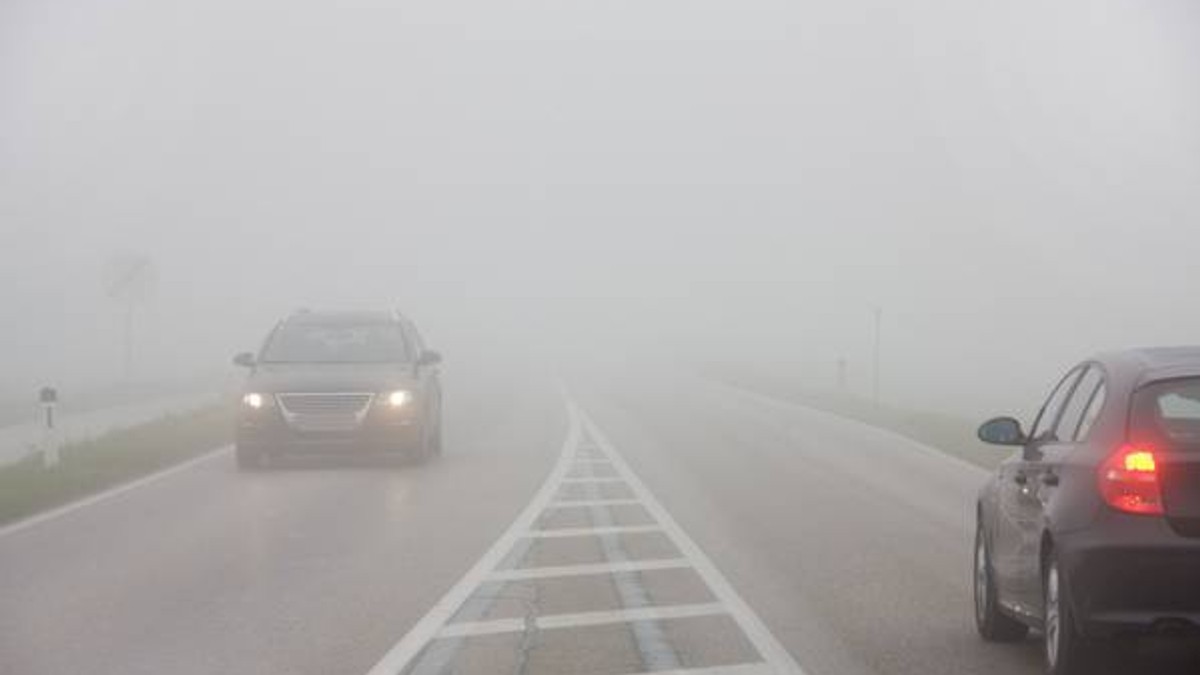 Avertisment pentru șoferi: Ceață densă în 29 de județe și vizibilitate extrem de scăzută pe autostrăzi