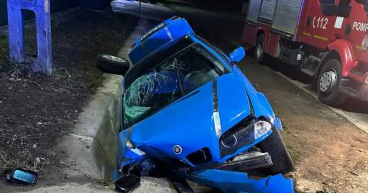 Accident rutier în județul Neamț: cinci tineri au ajuns la spital după ce un BMW a ieșit de pe drum