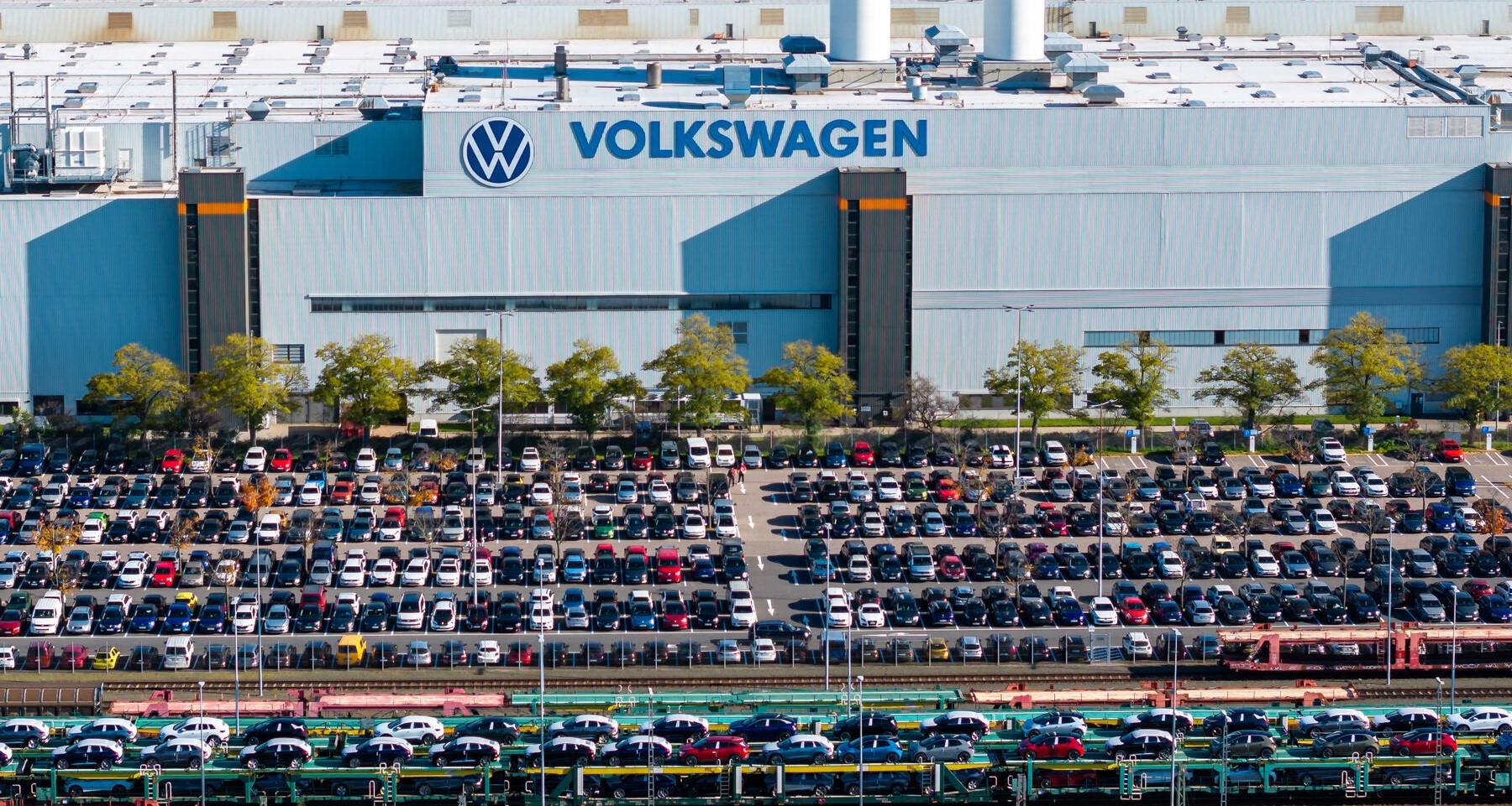 Volkswagen se confruntă cu amenințări de grevă și planuri de restructurare pentru 100.000 de locuri de muncă