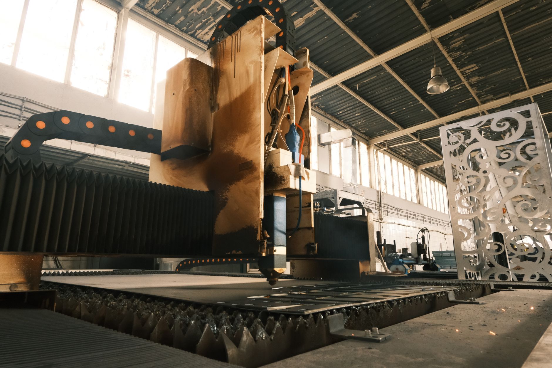Comenzile noi din industria prelucrătoare au scăzut cu 2,8% în primele opt luni ale anului 2026