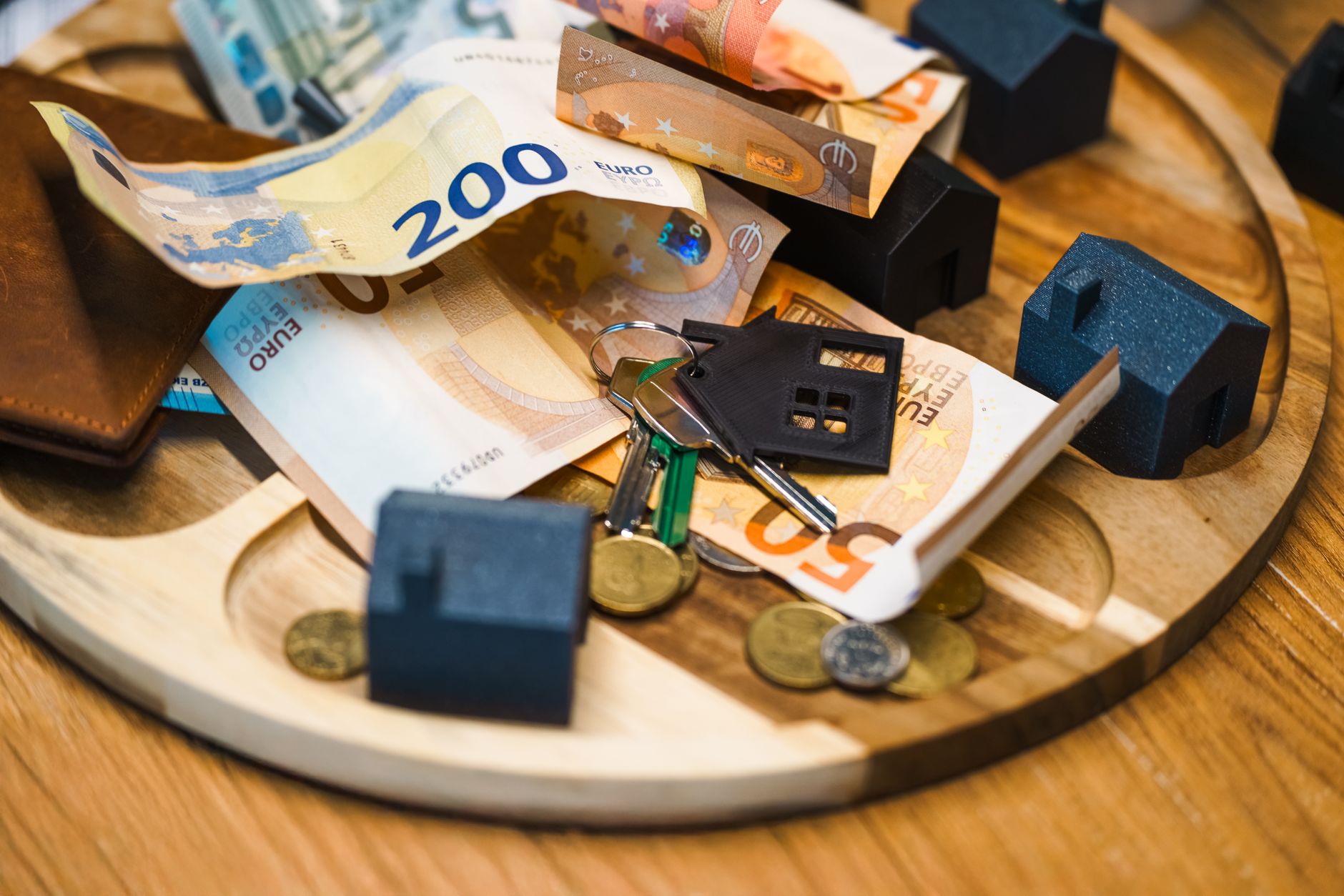 Aderarea României la zona euro depinde de reducerea deficitului bugetar sub 3% din PIB