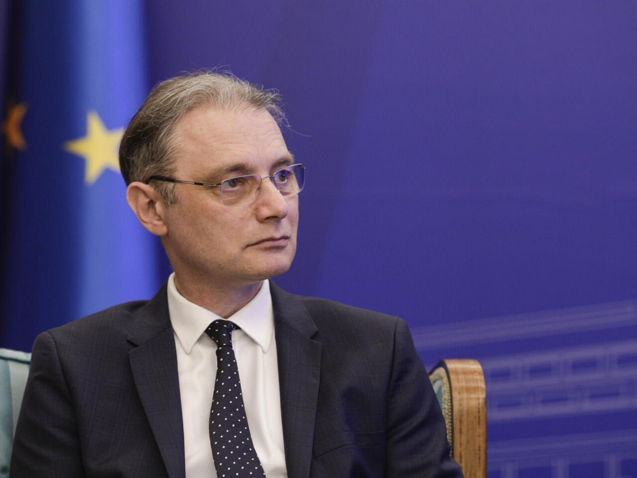 Premierul Luca Niculescu are luni două întâlniri importante: una cu Mugur Isărescu și una cu mediul de afaceri