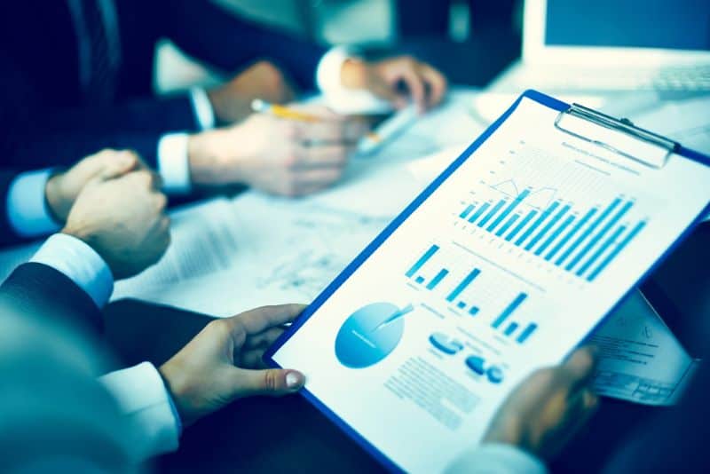 Încrederea macroeconomică a crescut în septembrie, dar leul este anticipat să se deprecieze semnificativ
