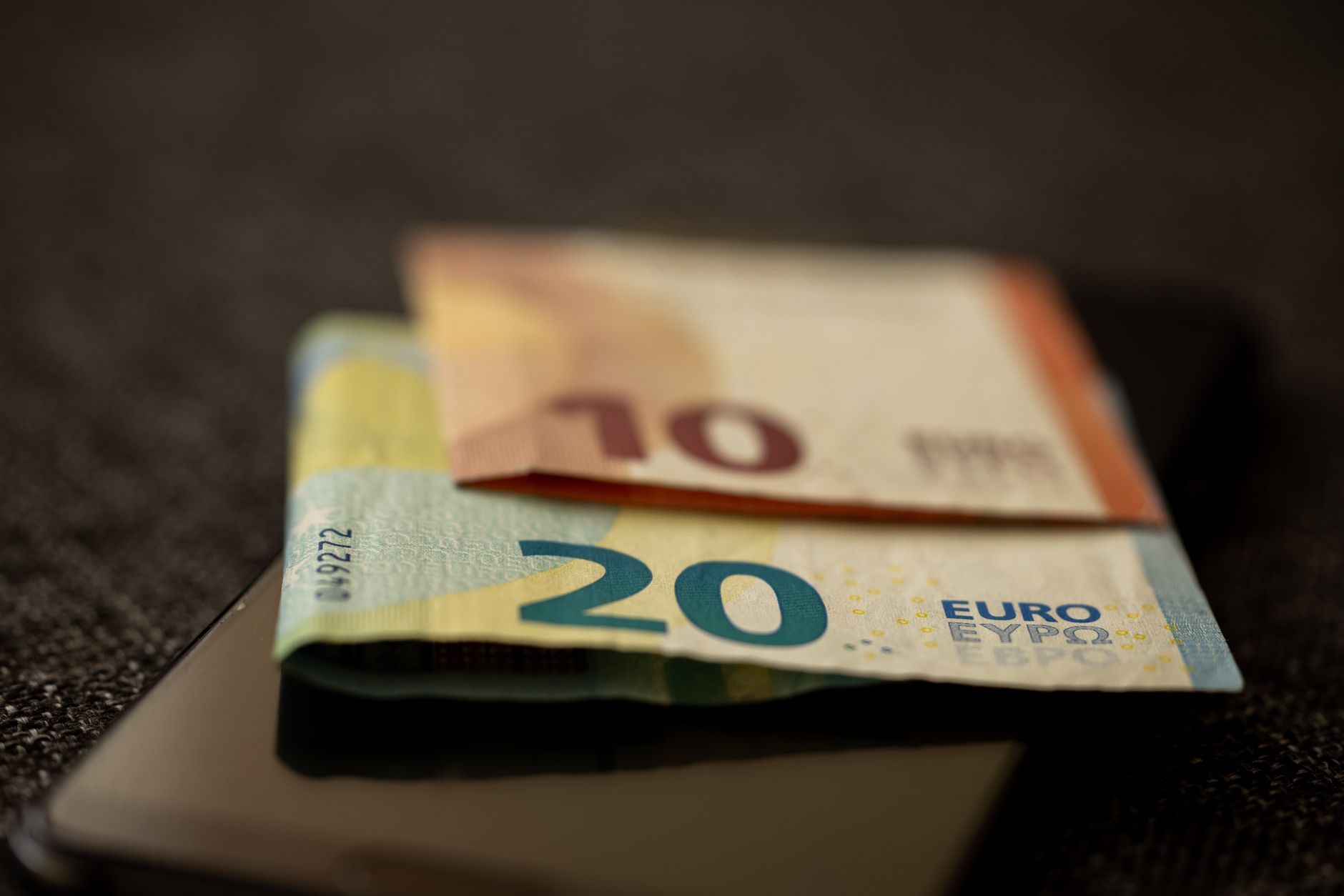 Salariul minim în România ocupă locul 20 din 22 de state europene în 2026