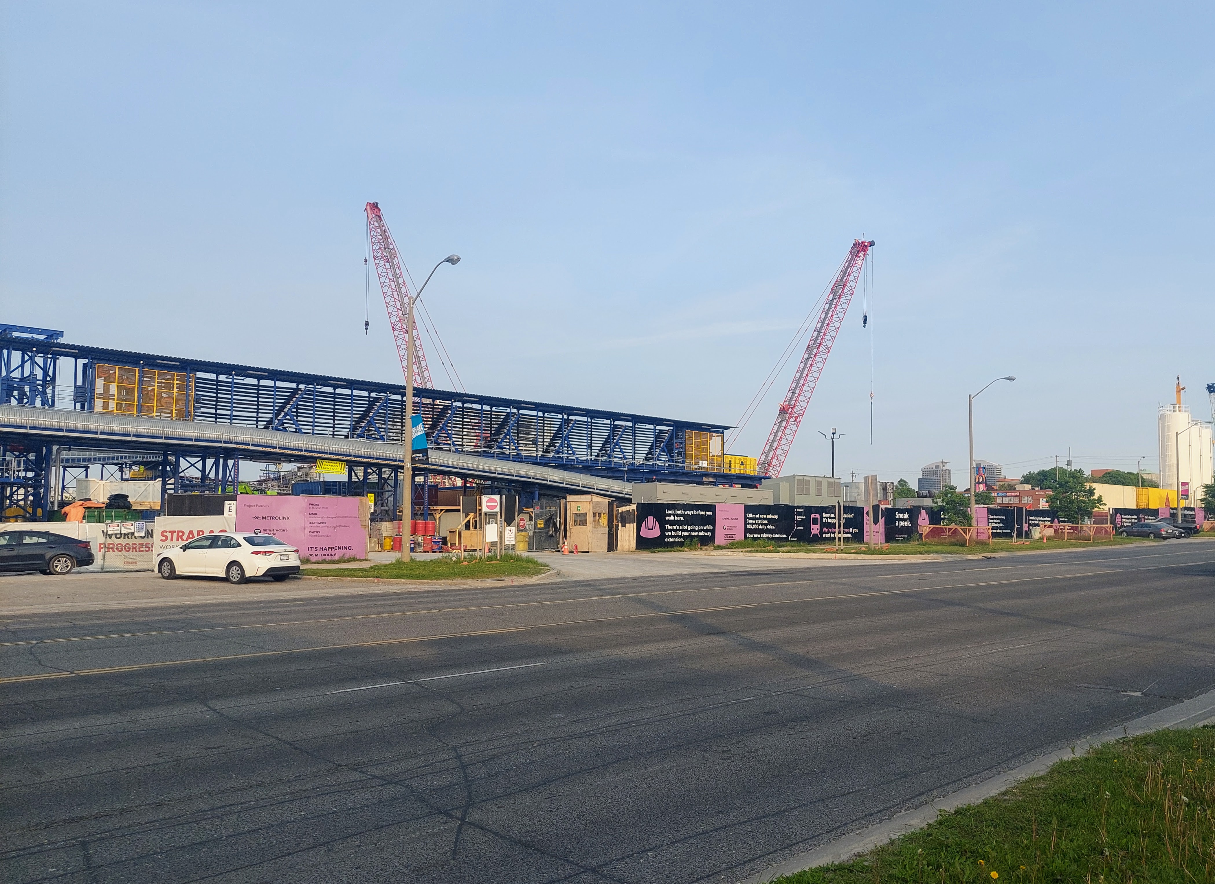 Autostrada A1 Sibiu – Pitești: A ajuns la Poiana prima componentă a utilajului de foraj pentru tunel
