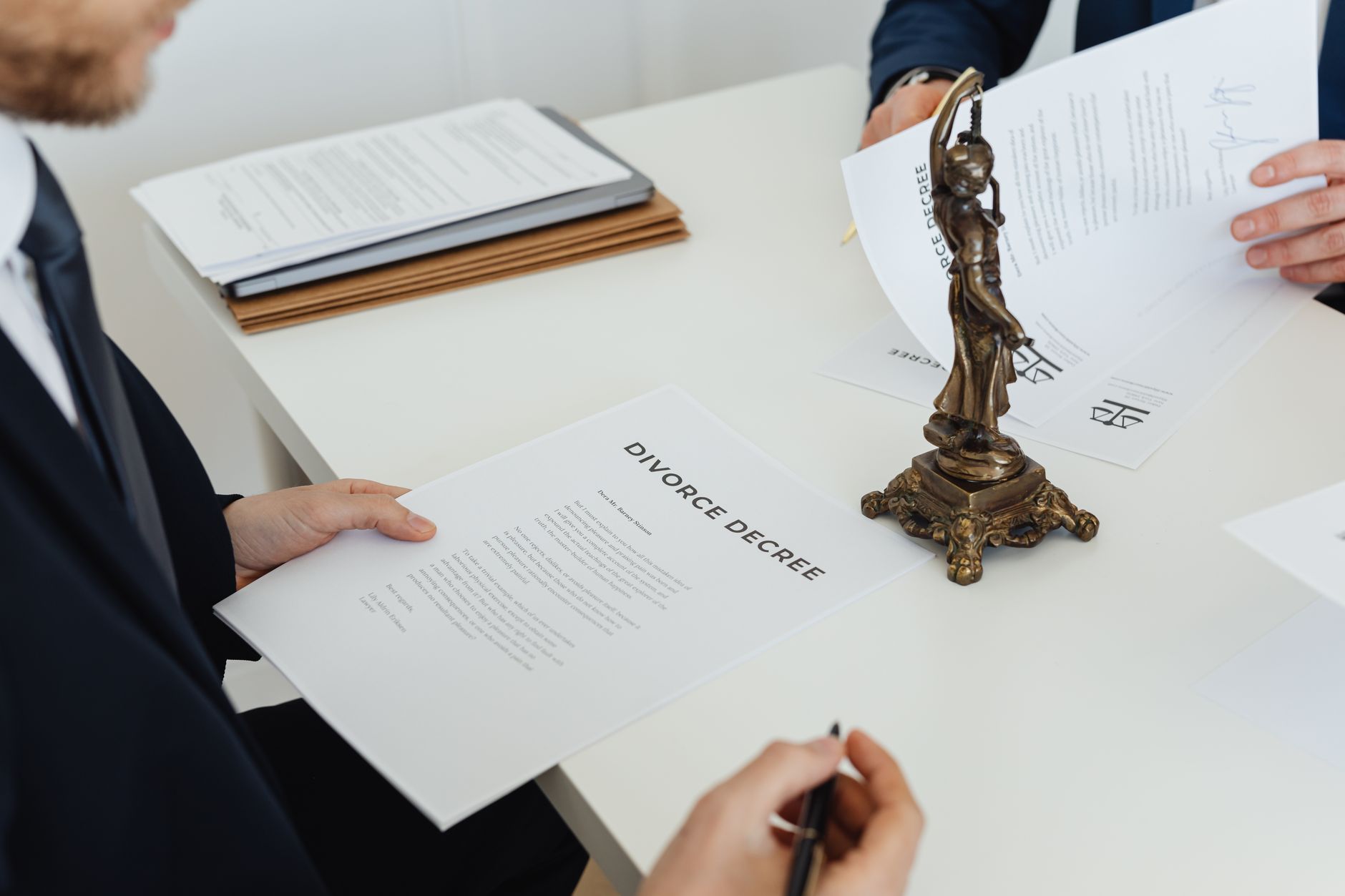 Concordia cere retragerea unui proiect de lege care impune costuri noi pentru semnarea contractelor