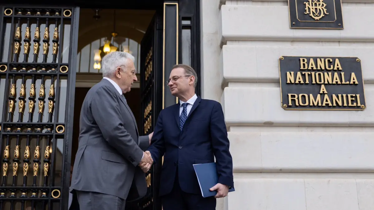 Premierul Luca Niculescu s-a întâlnit cu Mugur Isărescu la BNR pentru discuții economice