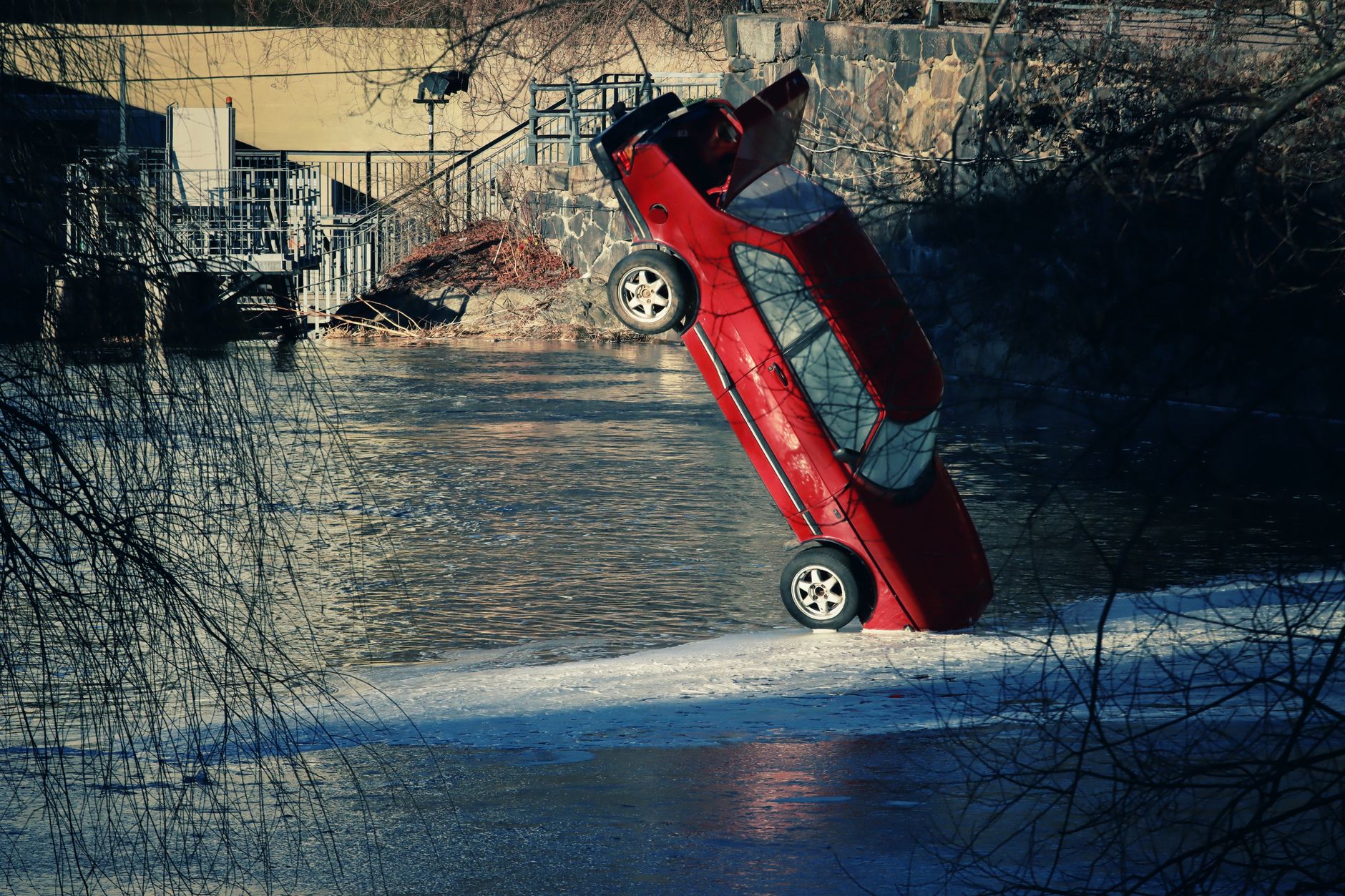 Accident grav pe DN1, la Ciolpani, între un autobuz și o autoutilitară