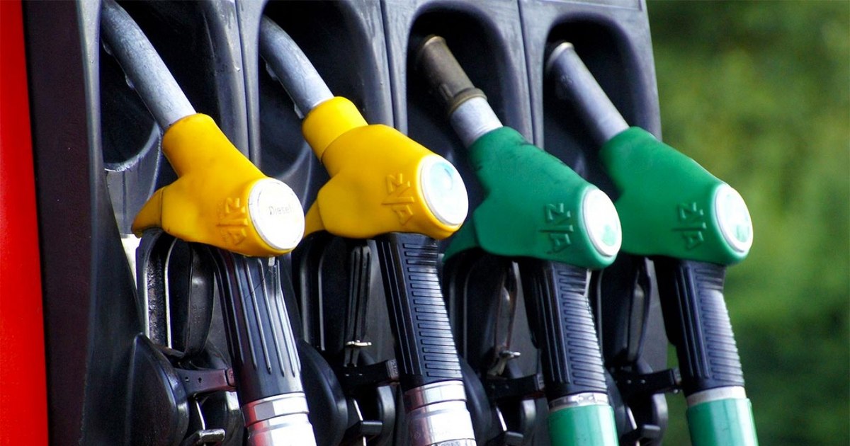 Măsuri pentru menținerea prețurilor la carburanți: Guvernul propune prelungirea situației de criză