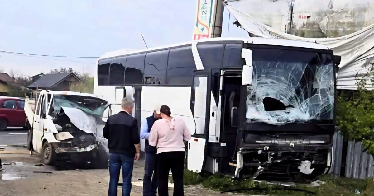 Accident grav pe DN1, în Ilfov: coliziune între un autobuz și o autoutilitară cu 37 de pasageri