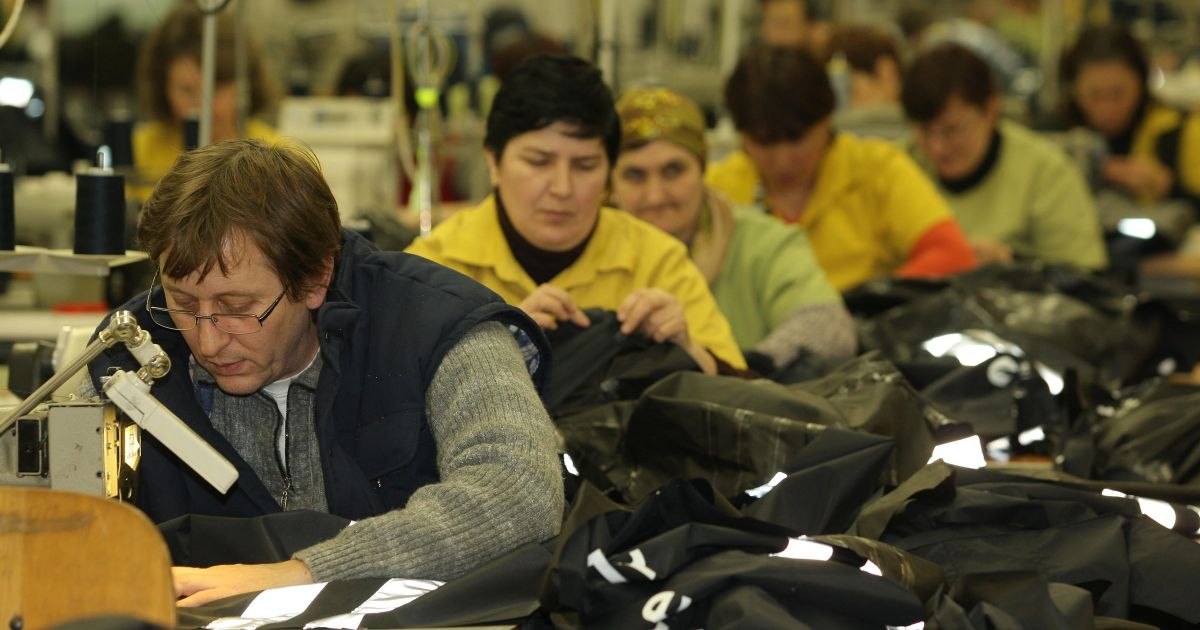 Industria textilă din România: Producătorii locali trec de la sistemul lohn la dezvoltarea propriilor branduri