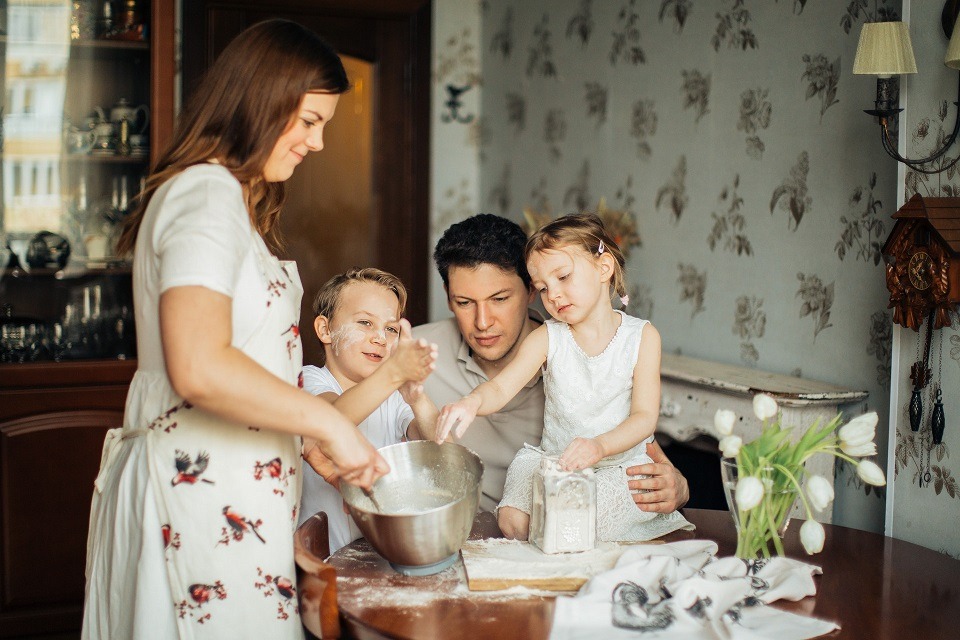 România ar putea introduce un sistem de certificare pentru companiile care sprijină familiile angajaților