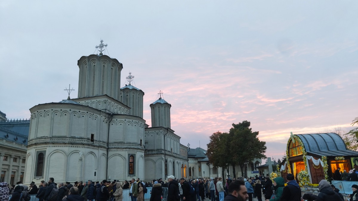 Aflux masiv de pelerini pe Dealul Patriarhiei pentru sărbătoarea Sfântului Dimitrie Basarabov