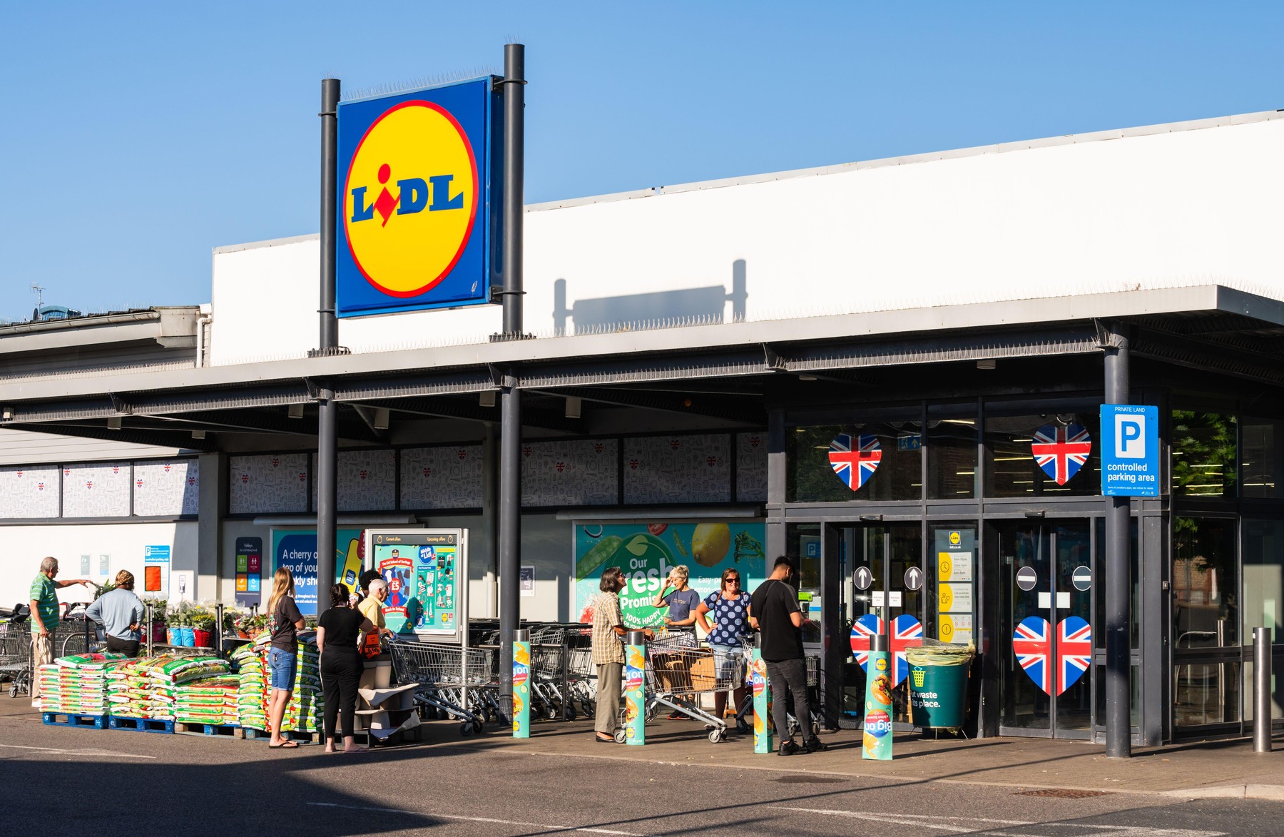 Lidl introduce două noi supe cremă în magazinele din România