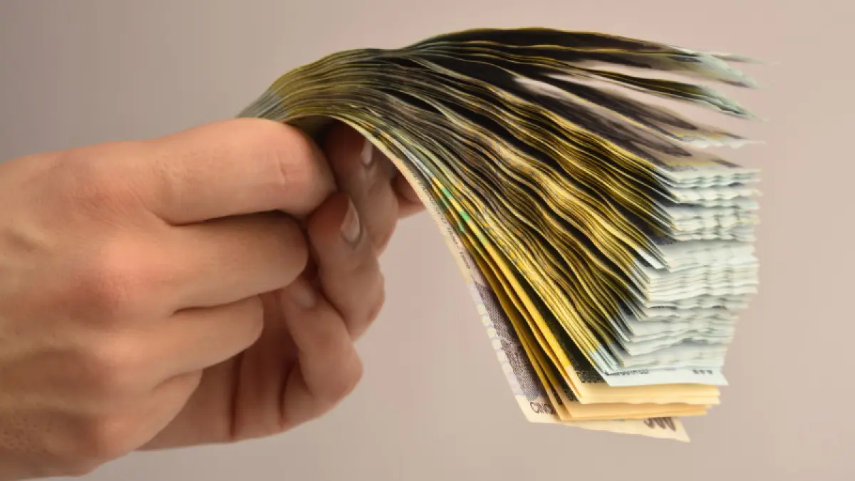 Salariul minim necesar pentru un trai decent depășește 5.500 de lei pe lună