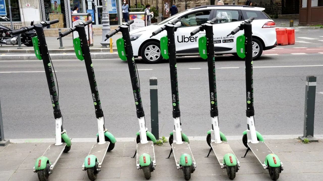 Reguli noi pentru trotinetele electrice în București: vârstă minimă și amenzi de 10.000 de lei