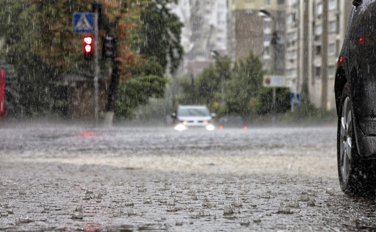 Cod roșu de ploi torențiale în Constanța: localități vizate de avertizarea ANM