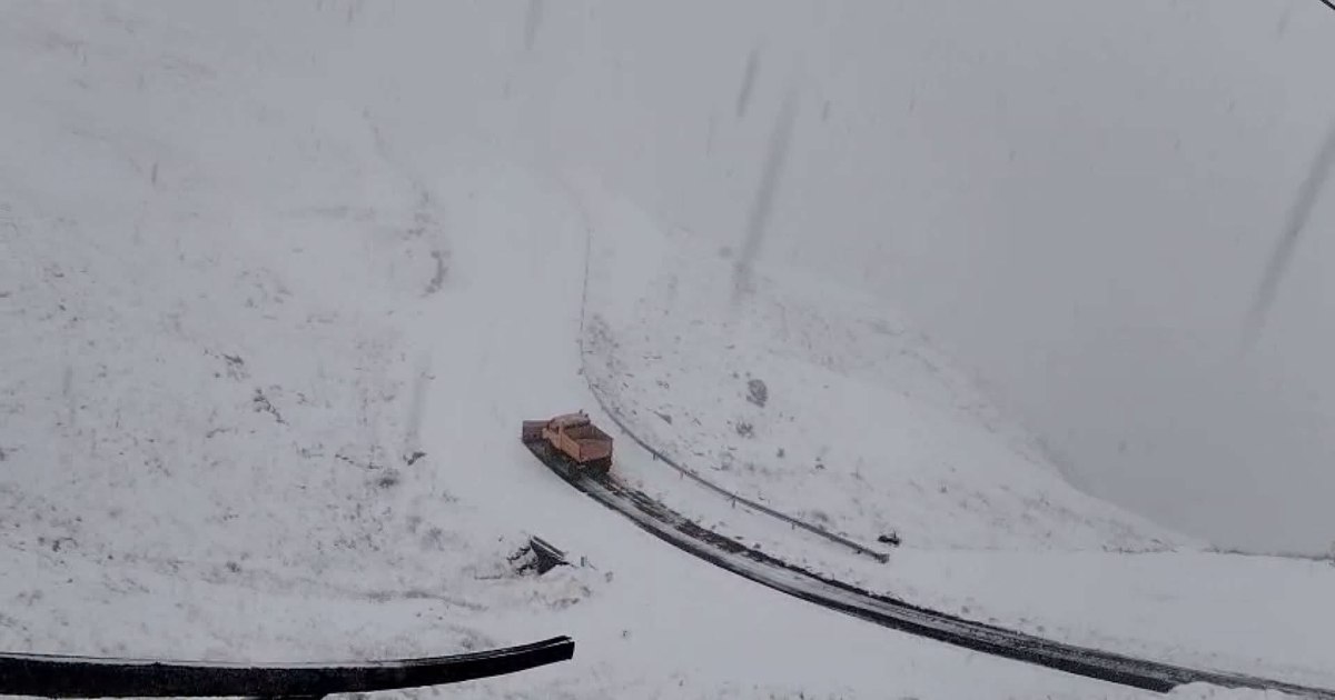 Transfăgărășanul este închis temporar din cauza ninsorilor și a ceții pe sectorul montan