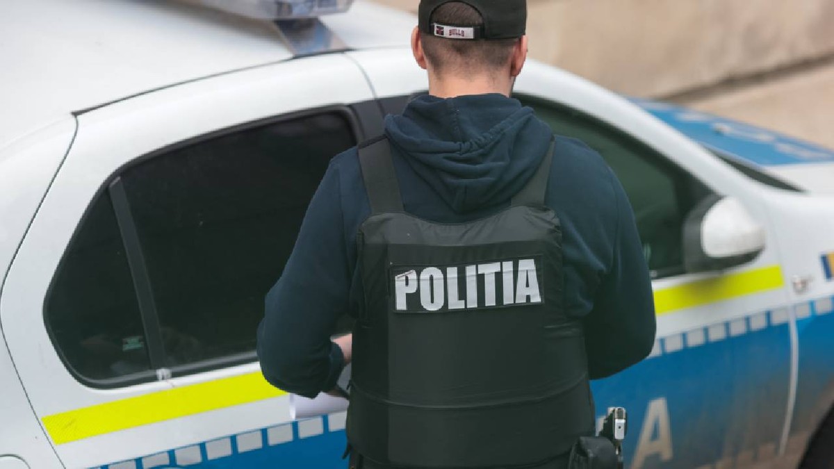 Un polițist din Timișoara este trimis în judecată pentru că a oferit informații despre locuințe hoților de lux