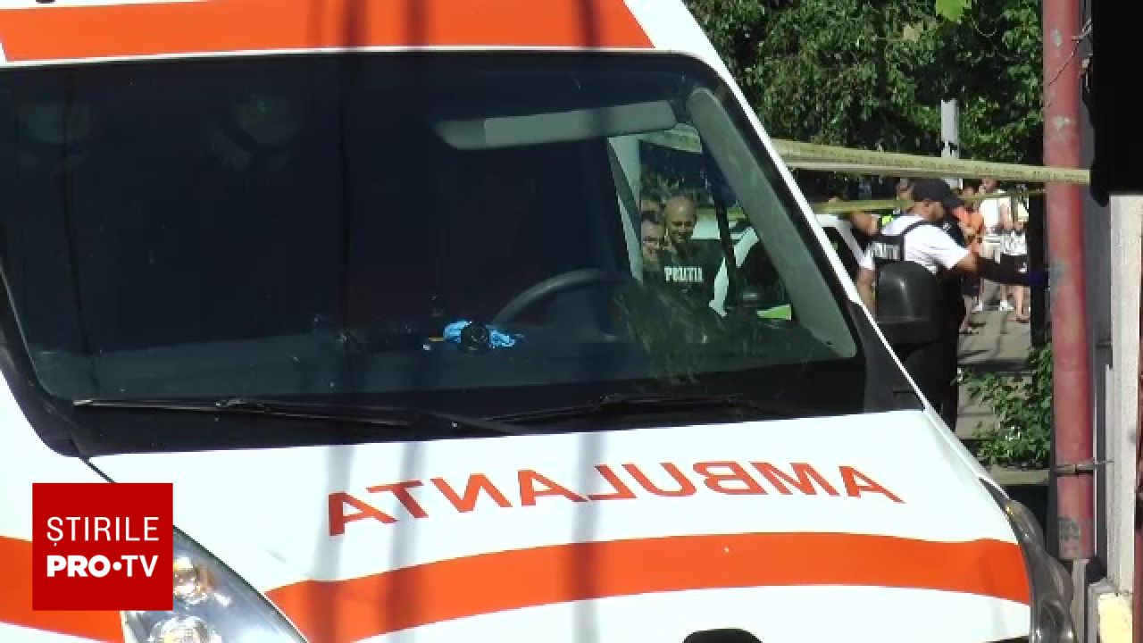 Accident rutier în Brașov: un autocar, un autoturism și o ambulanță în misiune s-au implicat într-o coliziune