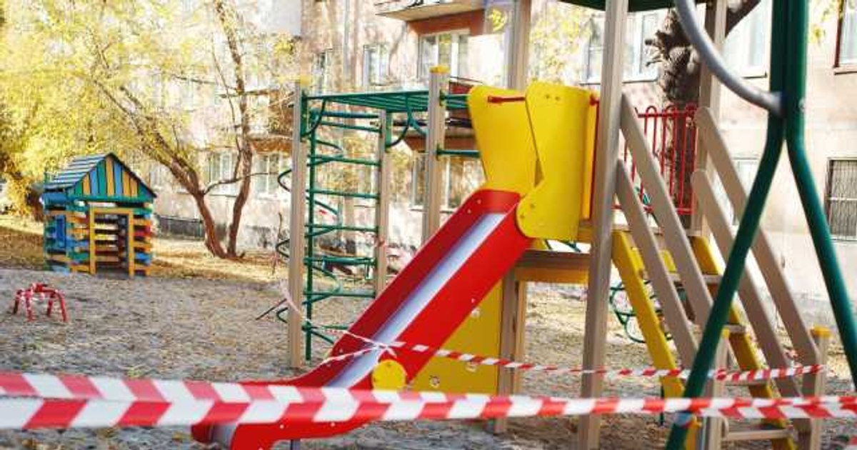 Bărbat reținut la Craiova după ce ar fi făcut gesturi obscene unei fetițe de 6 ani la un loc de joacă