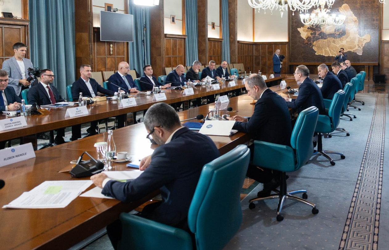Luca Niculescu s-a întâlnit cu reprezentanții consiliilor județene pentru reforma administrației și finanțarea PNRR