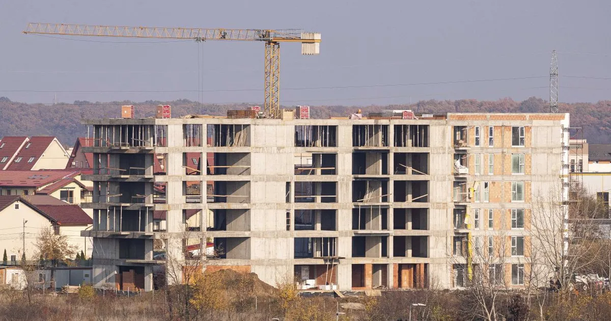 Managerii din România anunță un nou val de scumpiri în sectoarele Construcții, Comerț și Industrie