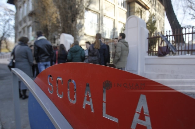 Guvernul stabilește regulile pentru bursele elevilor: bursele sociale vor fi plătite și în vacanță
