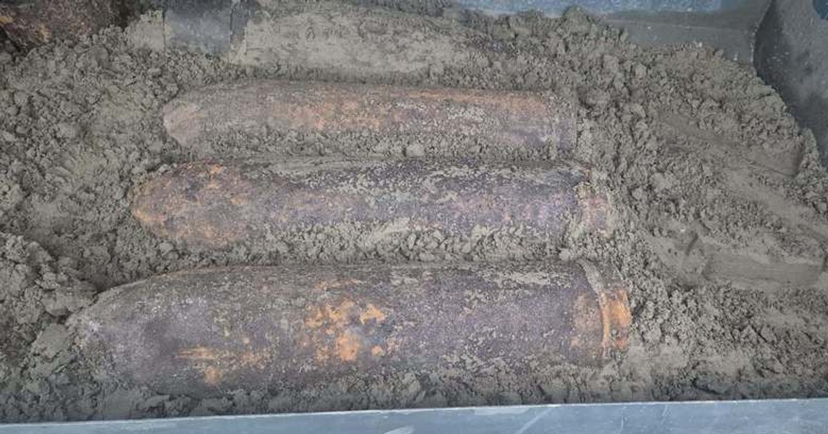 Patru proiectile explozive descoperite în Iași, unele pe traseul Autostrăzii A8