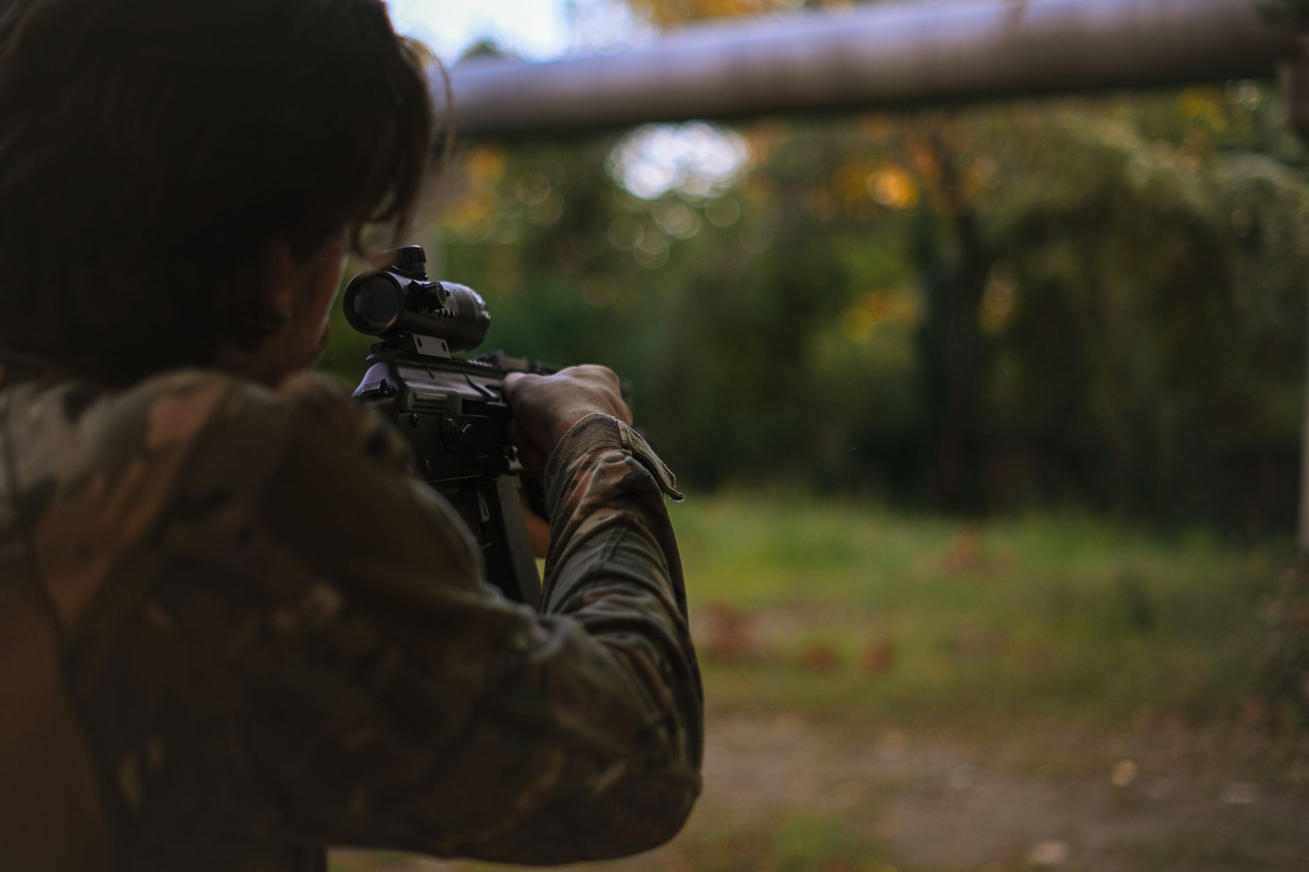 Un administrator a tras cu un pistol airsoft pentru a alunga porumbeii în Sectorul 1