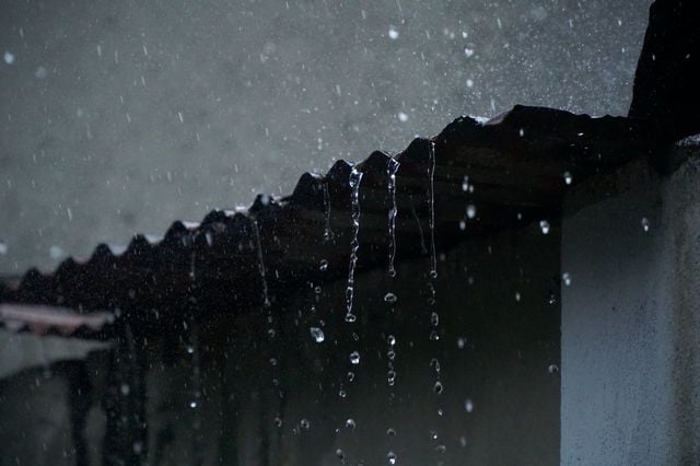 Prognoză meteo actualizată: Ploi și temperaturi sub normal în toată țara, inclusiv la București
