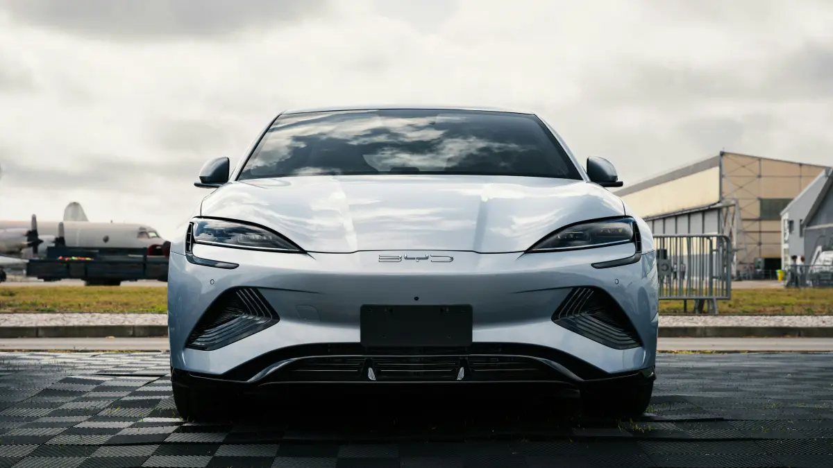 Vicepreședintele BYD este în România. Brașovul ar putea găzdui o nouă fabrică de automobile