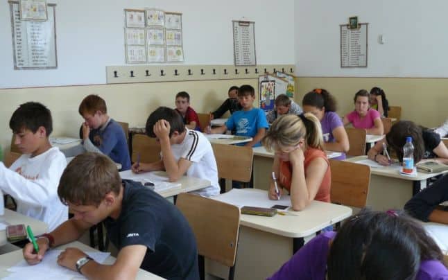 Noul sistem de burse pentru anul școlar 2026-2027: sume de 450 și 300 de lei pentru elevi