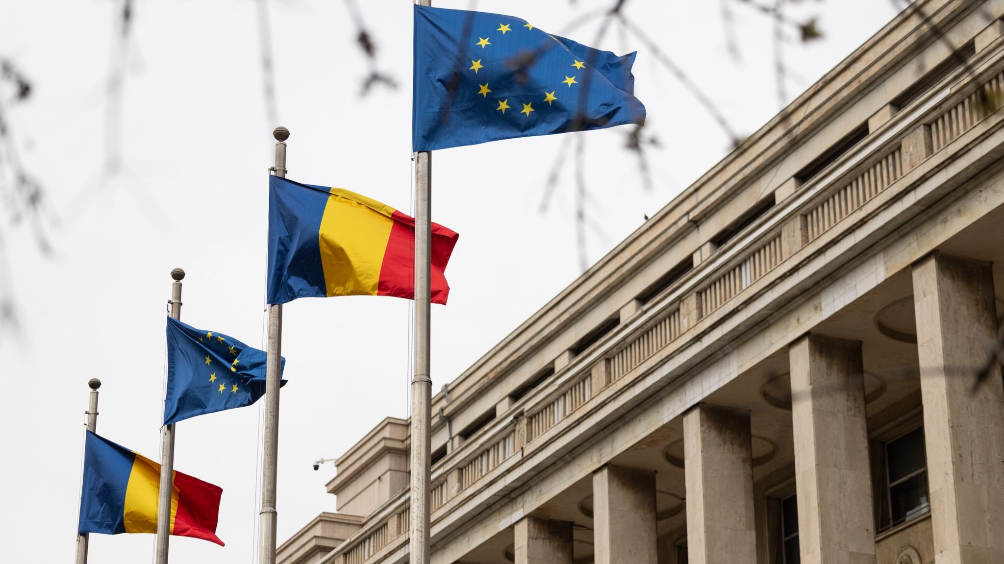 România riscă retrogradarea la categoria de investiții nerecomandate din cauza crizei politice