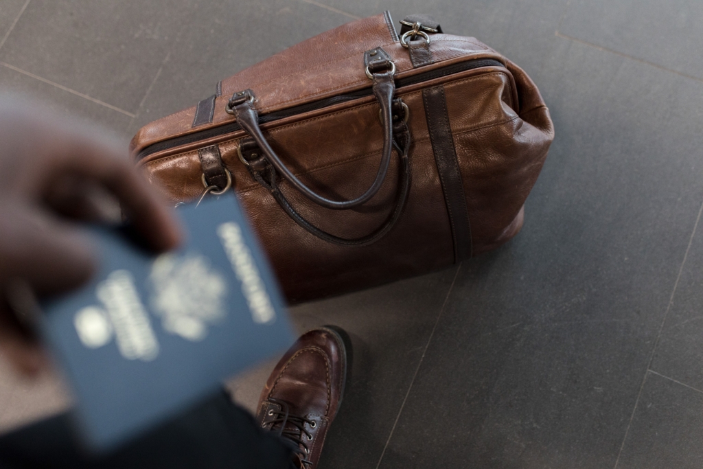 Dispariția a 700.000 de euro din Vama Otopeni: sacul de bani a fost tăiat și cusut la loc