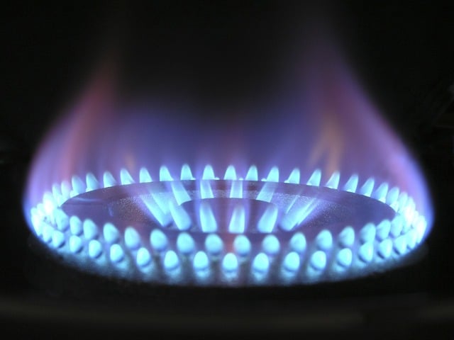 România înregistrează cele mai mari creșteri de preț la electricitate și gaze din UE