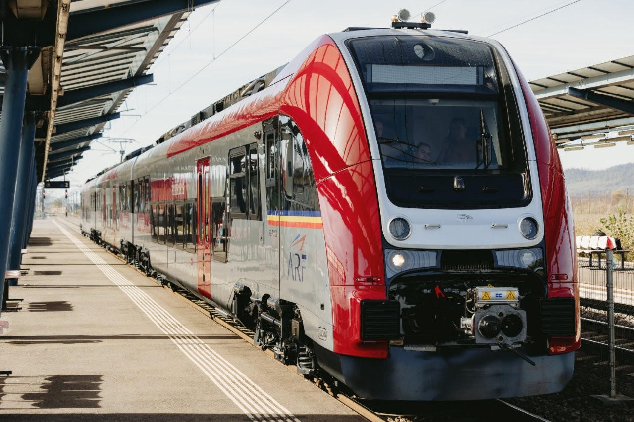 PESA a finalizat livrarea a 20 de rame electrice în România prin contractul de bază