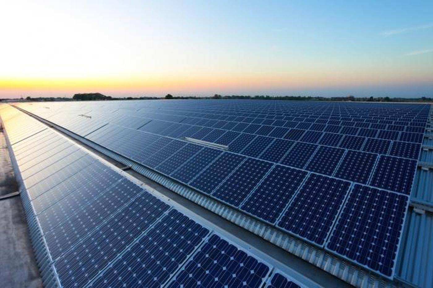 Instituțiile publice solicită peste 760 de milioane de euro pentru energie solară și stocare