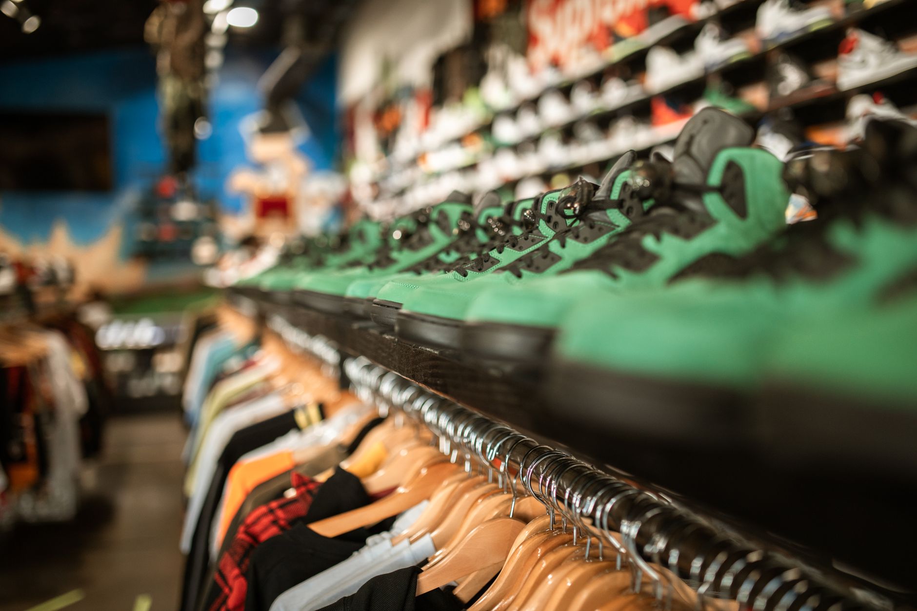 True to Sole deschide magazin fizic în Promenada Mall: angajează consultanți pentru produse de lux