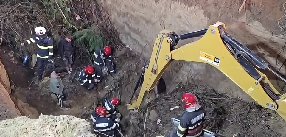 Tragedie în Călărași: un tânăr de 25 de ani a murit după ce a fost îngropat de un mal de pământ