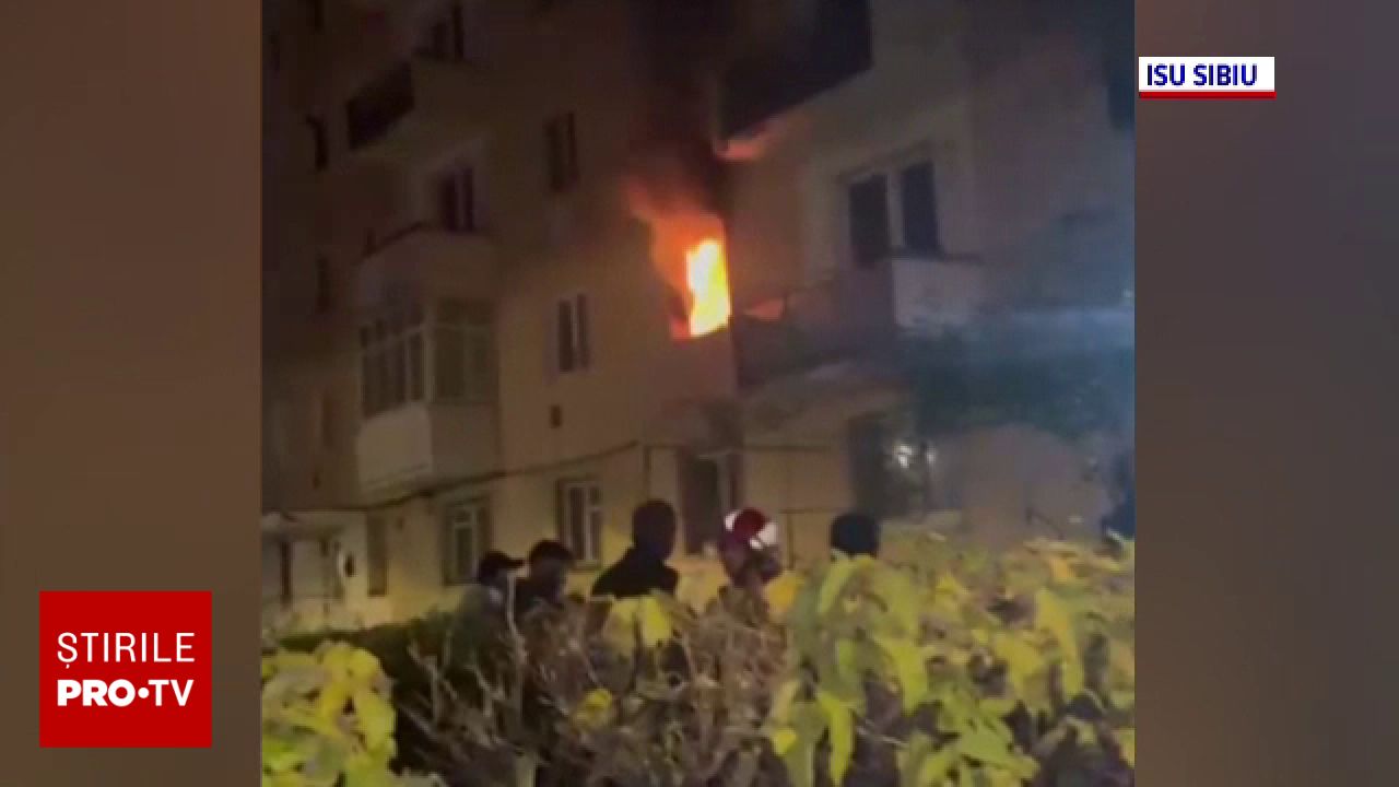 Incendiu într-un bloc din Mediaș provocat de o lumânare: trei persoane au fost transportate la spital