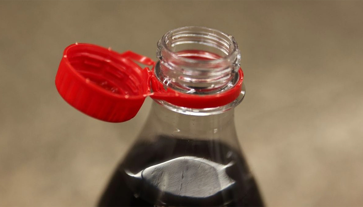Reguli noi de ambalare în UE: de la ce date dispar sticlele și pungile de plastic