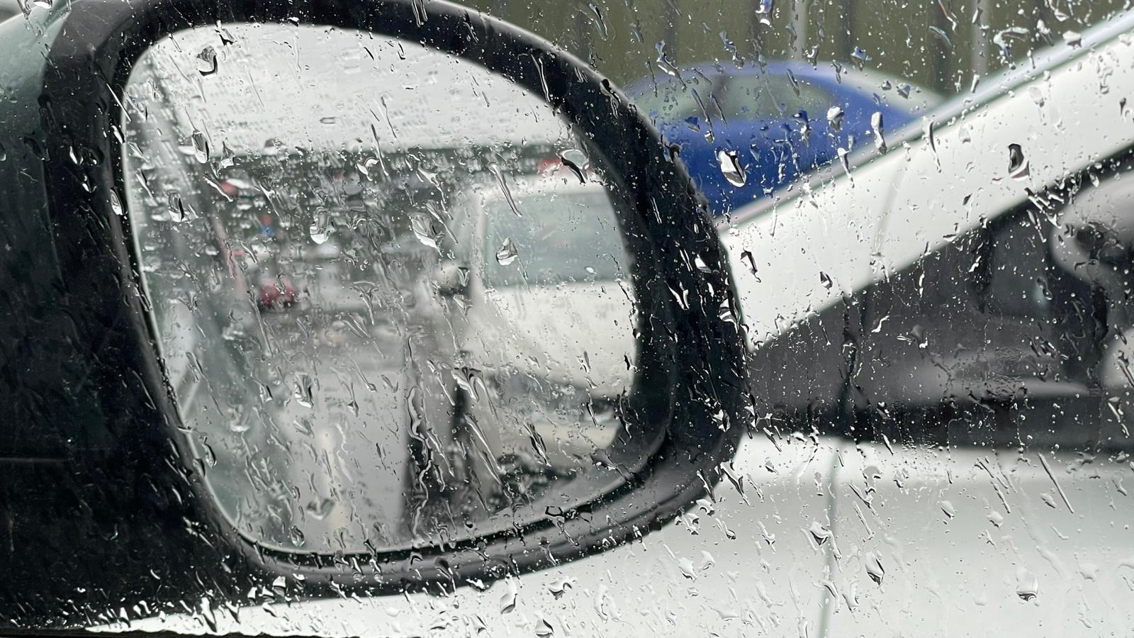 Avertizări meteorologice pentru ploi abundente și zăpadă în județe din România