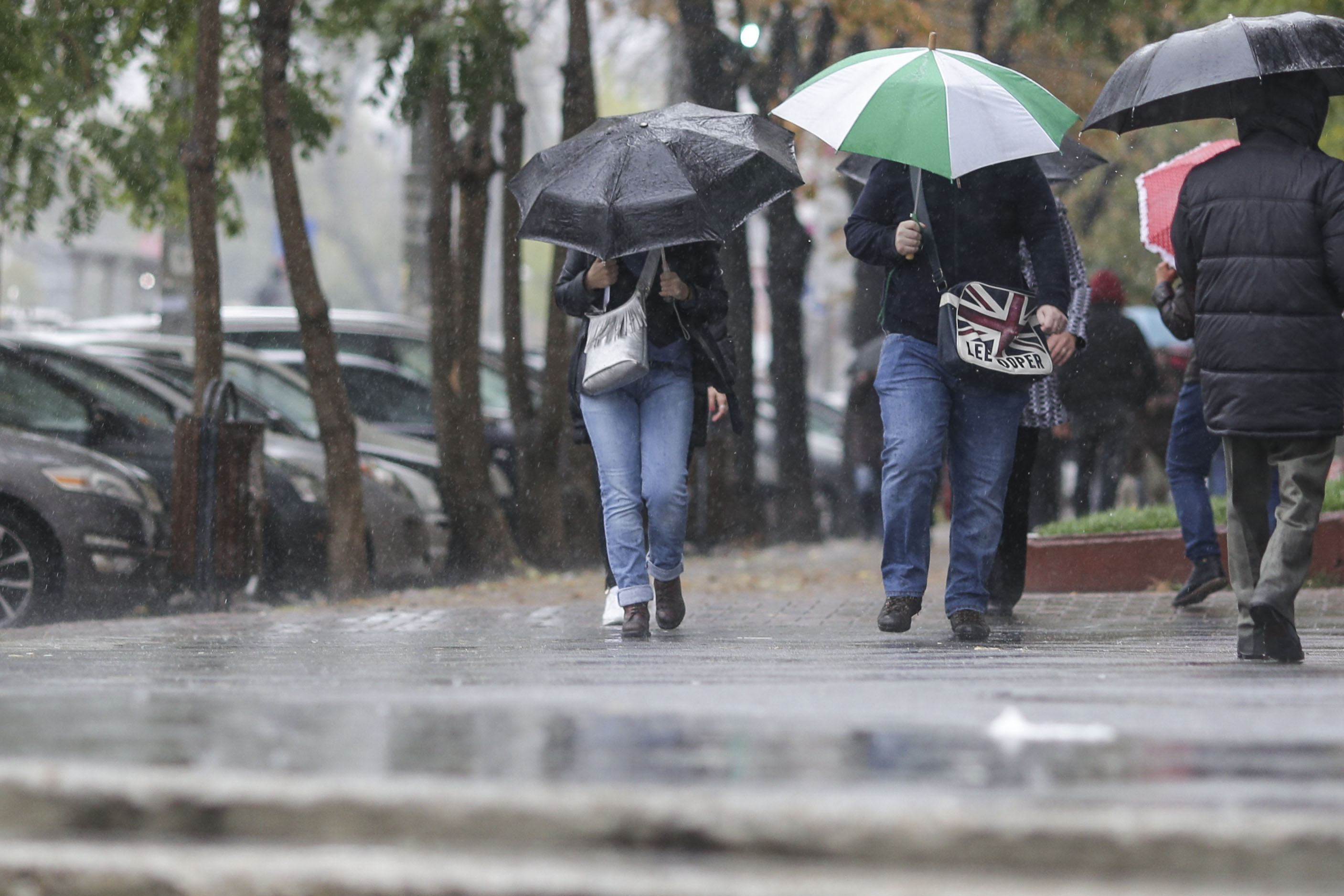 Avertismente meteo pentru weekend: Cod portocaliu de ploi și ninsori în anumite zone ale țării