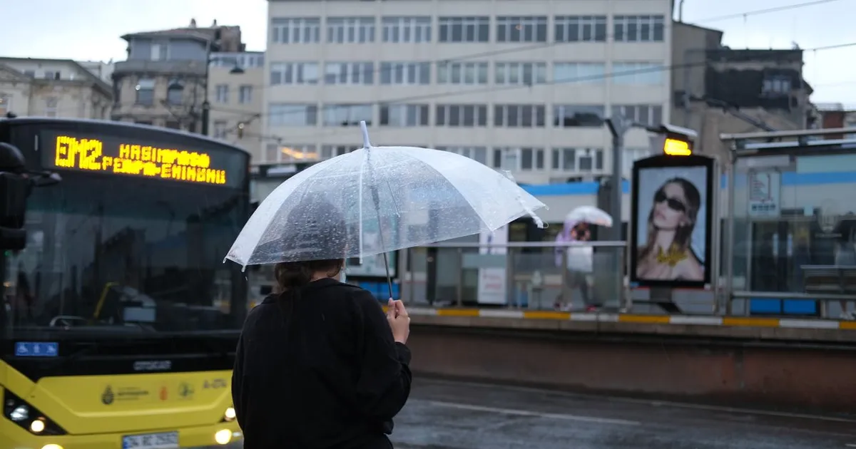 Avertizări meteo de la ANM: Cod Portocaliu și Cod Galben pentru ploi și ninsori în mai multe județe