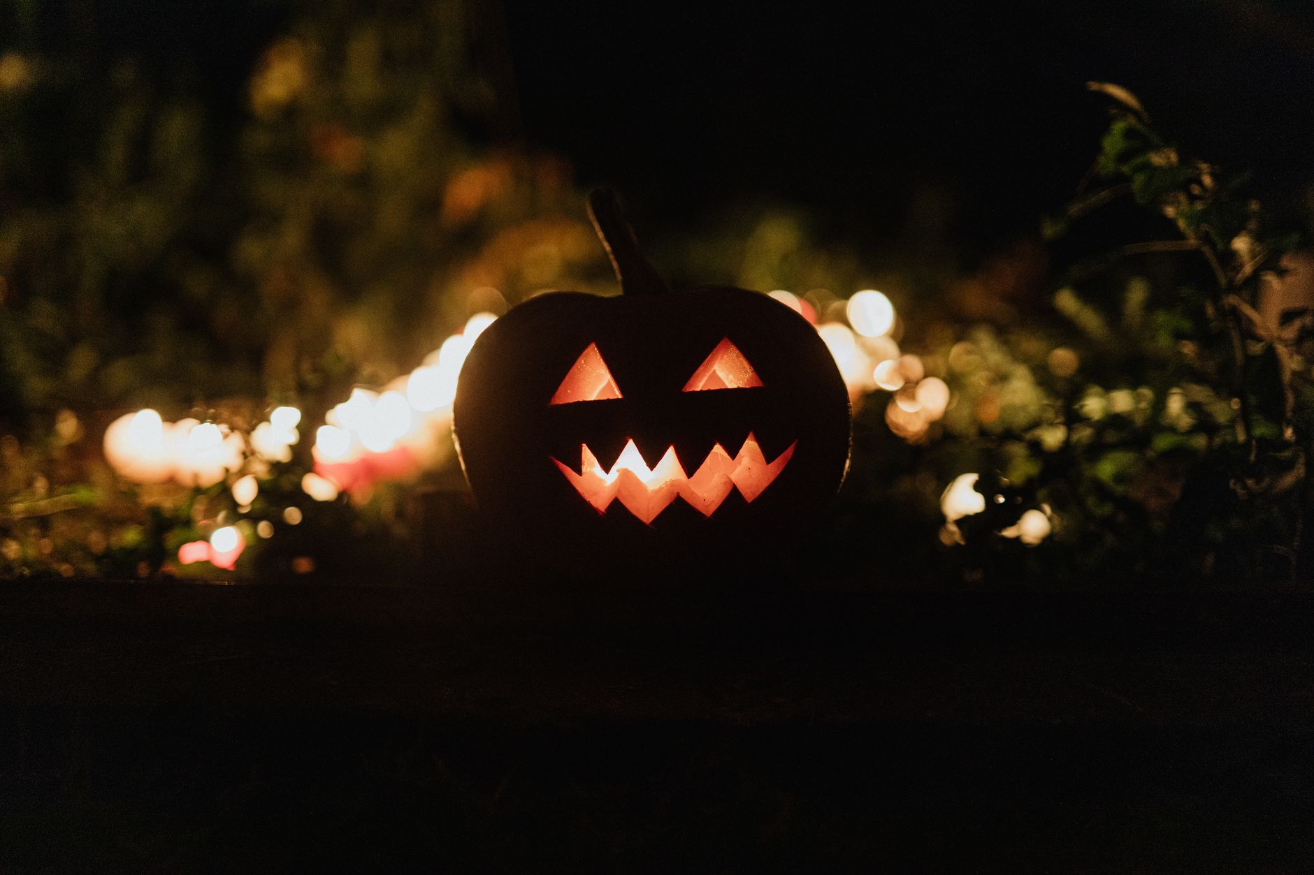 Atenție la decorațiunile de Halloween: cum pot provoca lumânările și dovlecile incendii în locuințe