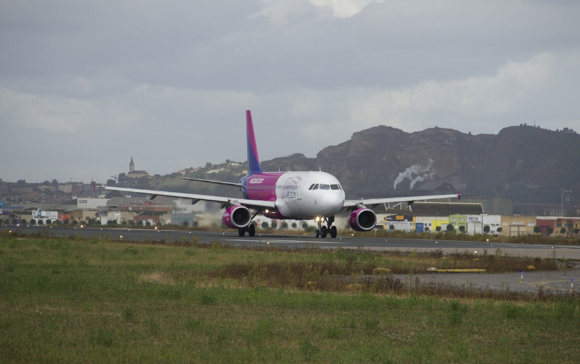 Zbor Wizz Air către Constanța a fost anulat în Roma din cauza unei defecțiuni tehnice la o fereastră