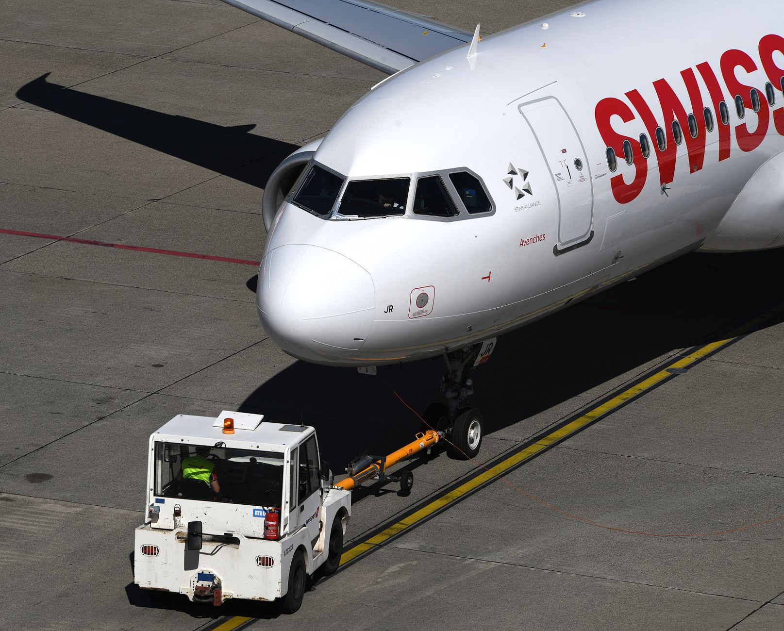 Compania Națională Aeroporturi București investește aproape 470.000 de euro într-un remorcher electric