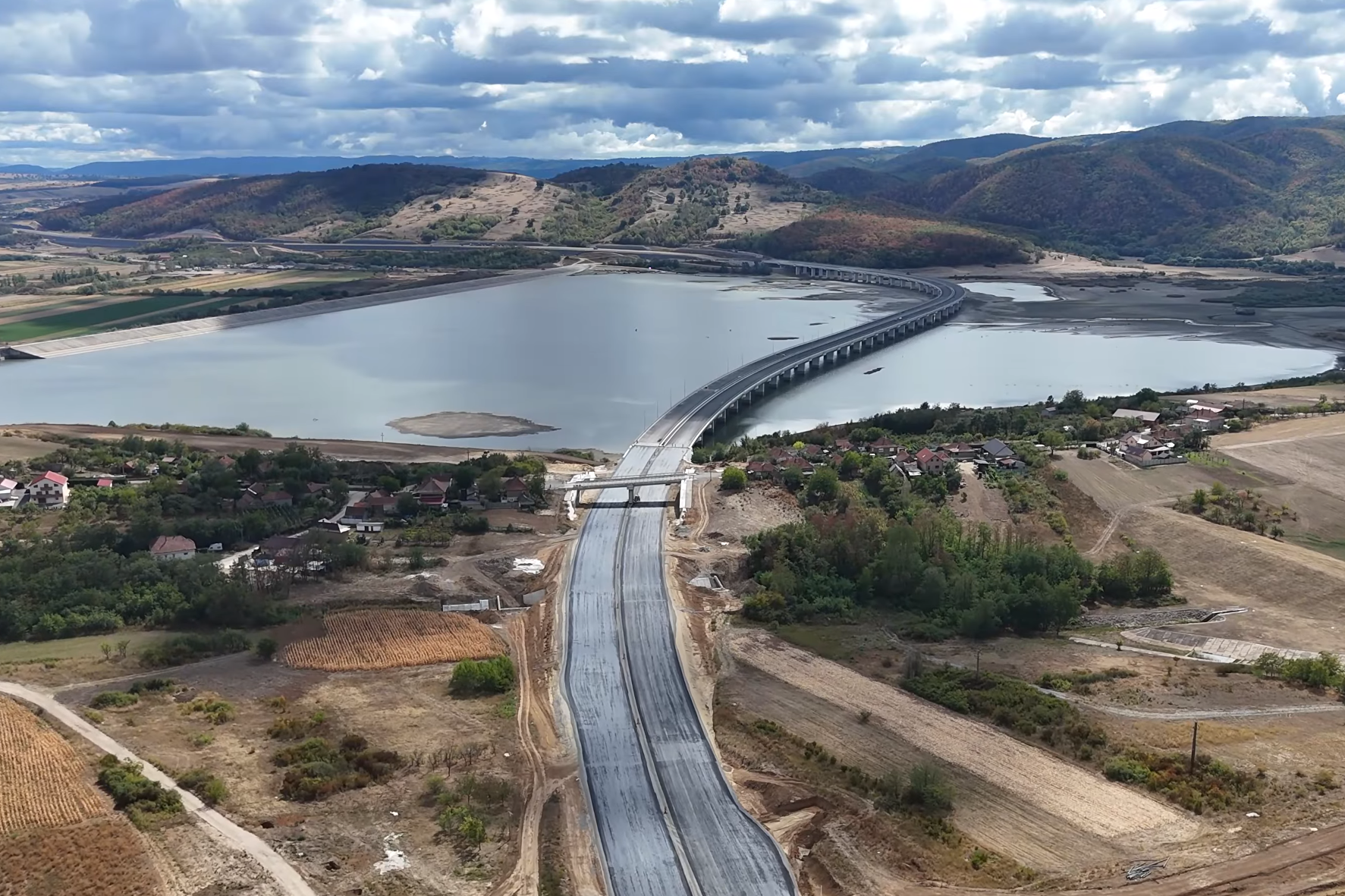 Tronsonul Suplacu de Barcău – Chiribiș de pe Autostrada Transilvania este aproape finalizat